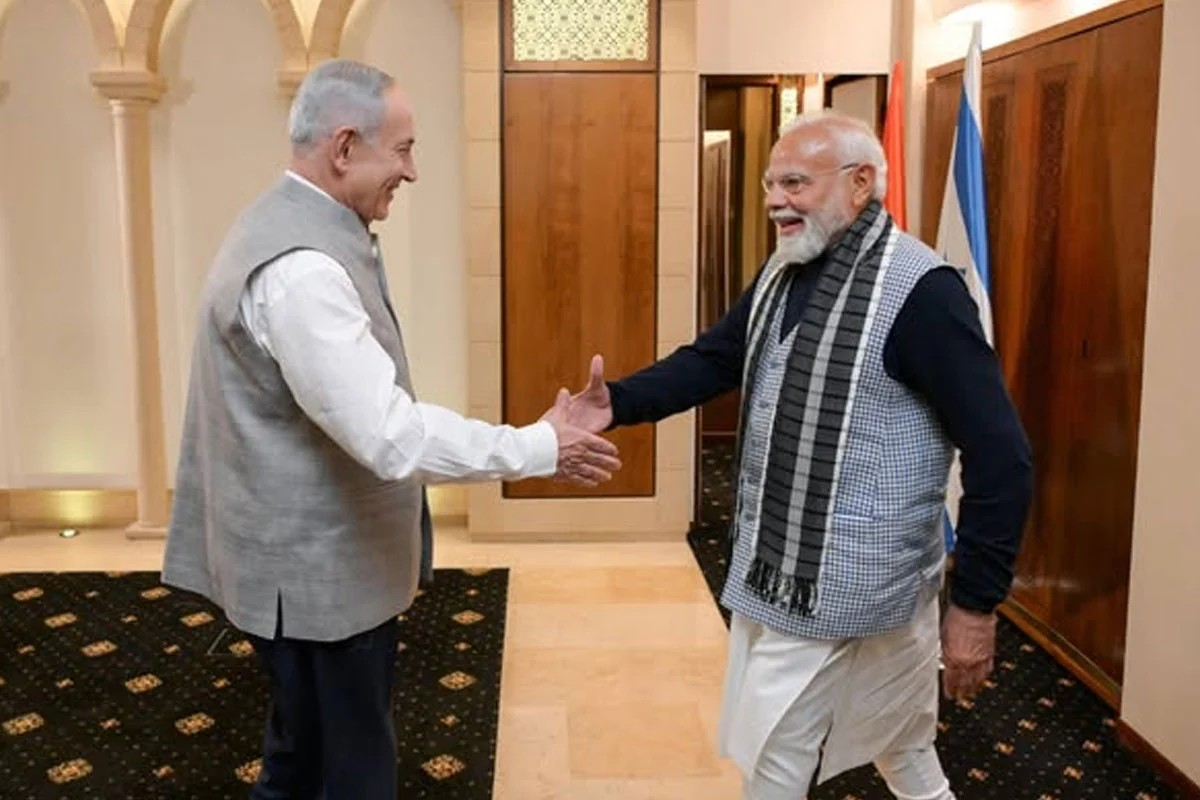 ভারতীয় পোশাকে নেতানিয়াহু, হিন্দিতে পোস্ট করেও চমকে দিলেন মোদিকে
